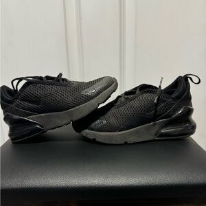 Kids size 1 Nike 270